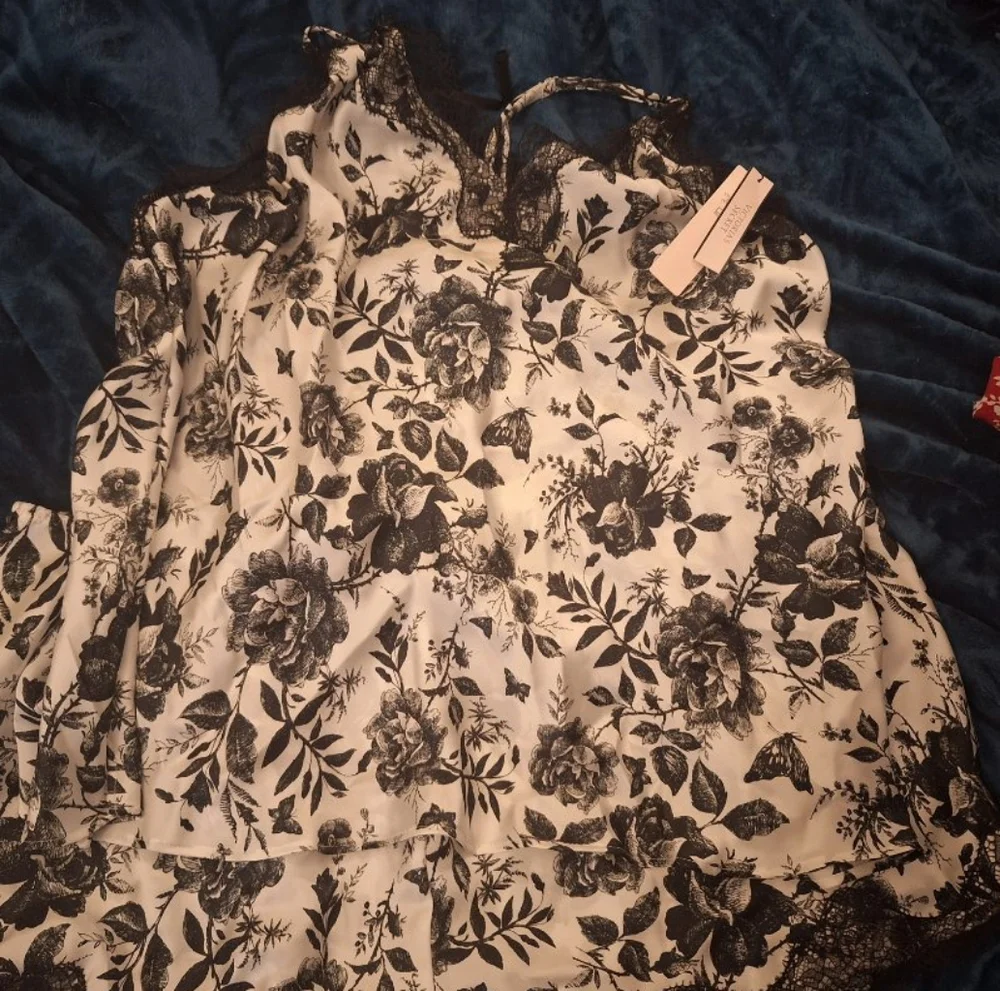 NWT Victoria's Secret Set - Picture 6 of 6